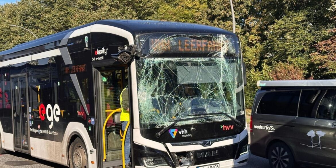 Insgesamt wurden bei dem Unfall zwölf Menschen verletzt.