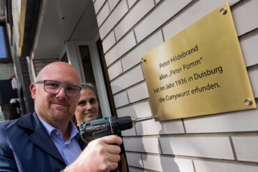 Wer hat sie erfunden? Duisburg beansprucht die Currywurst für sich