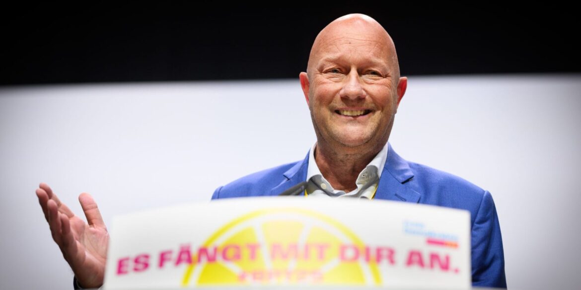 Thüringens Ex-Kurzzeitministerpräsident Thomas Kemmerich verlässt die FDP. (Archivbild)