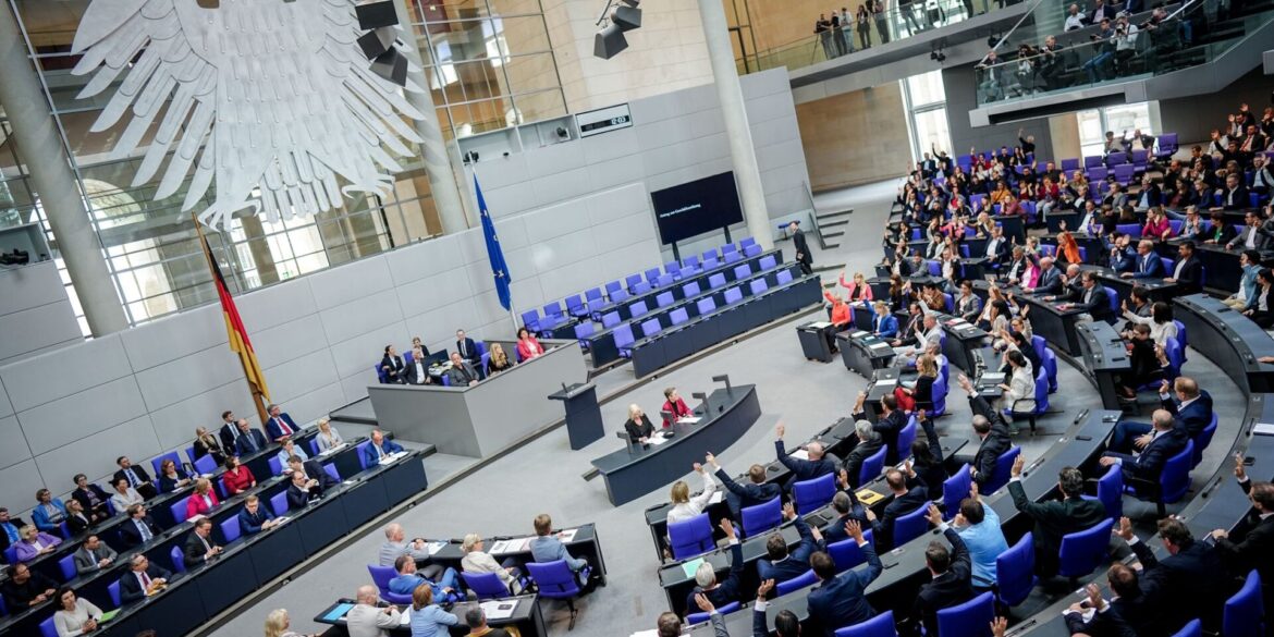 Union und SPD wollen die Regeln für den Bundestag reformieren. (Archivbild)