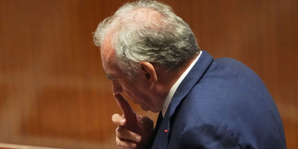 Premier Bayrou wollte sich mit der Vertrauensfrage Rückenwind für seine Sparpläne holen - das ging nach hinten los.