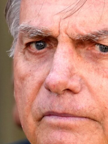 In Brasilien hat das Oberste Gericht mit der Urteilsfindung gegen den früheren Präsidenten Jair Bolsonaro begonnen. (Archivbild)
