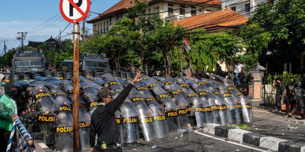 Die landesweiten Proteste haben seit dem Wochenende auch auf Bali übergegriffen.