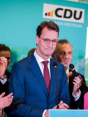 NRW-Ministerpräsident Hendrik Wüst (CDU) hat sich besorgt angesichts des starken Abschneidens der AfD geäußert, aber auch das Abschneiden der CDU gelobt.