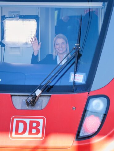 Die designierte neue Bahnchefin hat vor einigen Monaten selbst einen Lokführerschein absolviert.
