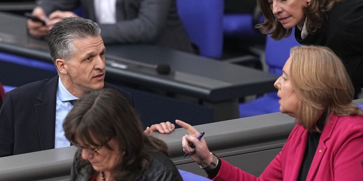 Wie schnell soll es gehen mit der Reform des Bürgergelds? Kanzleramtsminister Frei (CDU) meint, Arbeitsministerin Bas (SPD) sollte schon «in den nächsten Tagen» liefern. (Archivbild)