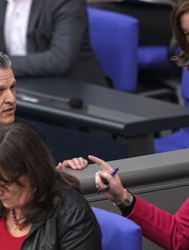 Wie schnell soll es gehen mit der Reform des Bürgergelds? Kanzleramtsminister Frei (CDU) meint, Arbeitsministerin Bas (SPD) sollte schon «in den nächsten Tagen» liefern. (Archivbild)