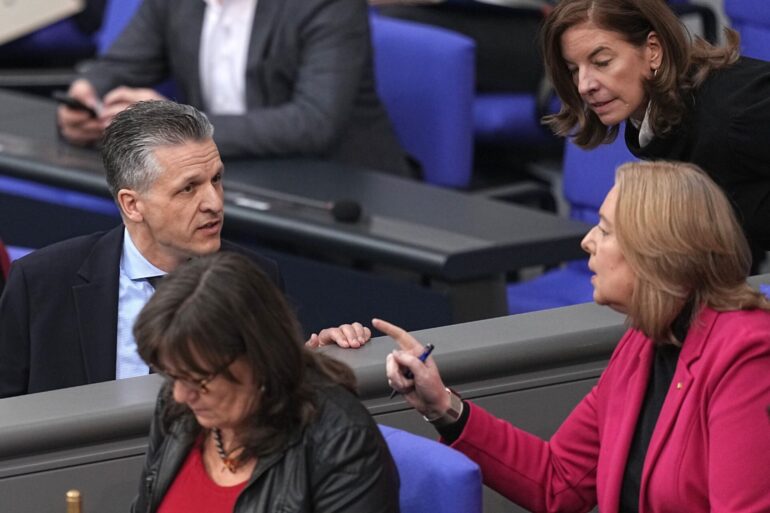 Wie schnell soll es gehen mit der Reform des Bürgergelds? Kanzleramtsminister Frei (CDU) meint, Arbeitsministerin Bas (SPD) sollte schon «in den nächsten Tagen» liefern. (Archivbild)