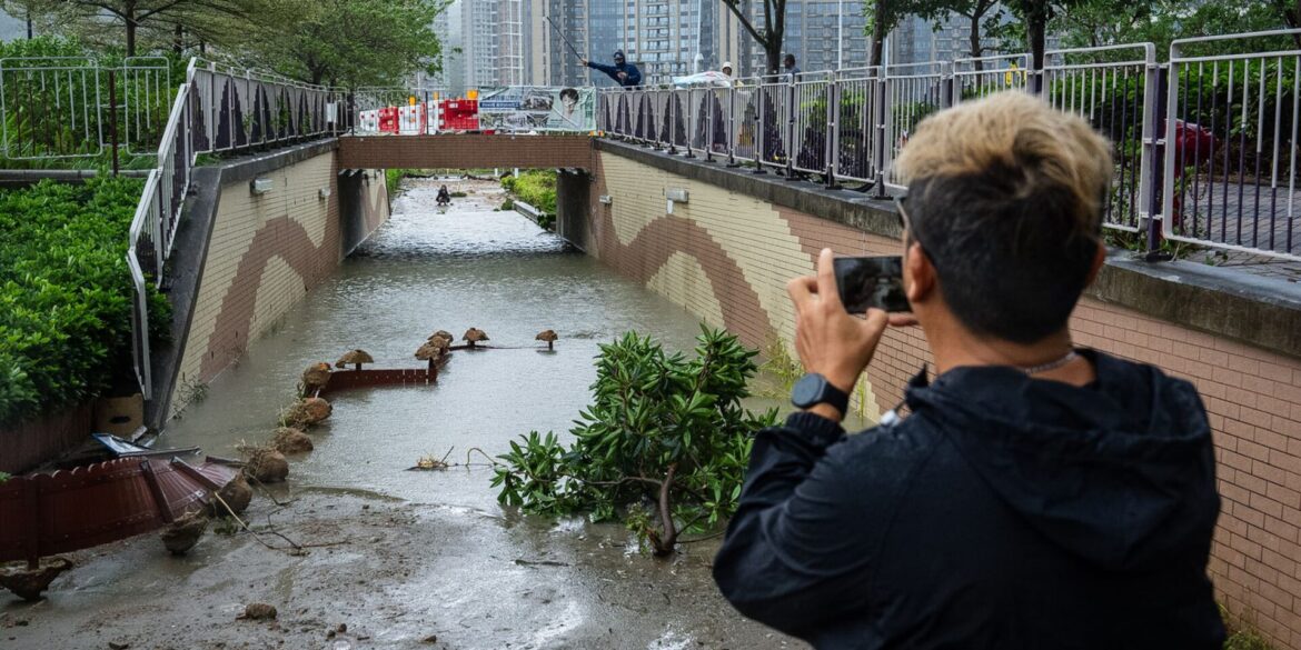 Taifun «Ragasa» sorgt auch in Hongkong für schwere Schäden.