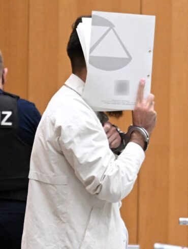 Das Gericht stellte die besondere Schwere der Schuld fest.