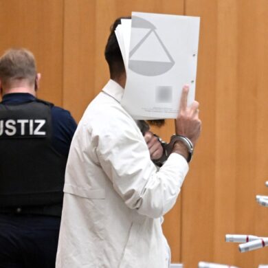 Das Gericht stellte die besondere Schwere der Schuld fest.