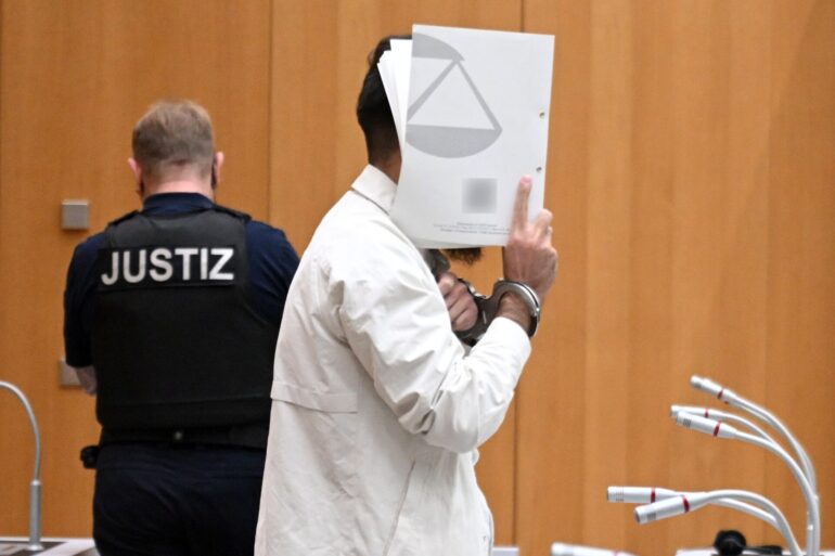 Das Gericht stellte die besondere Schwere der Schuld fest.