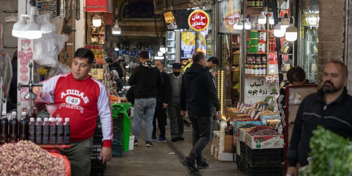 Am Sonntag greifen wieder frühere UN-Sanktionen gegen den Iran. (Archivbild)