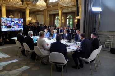 Kanzler Merz nahm per Video an dem Treffen in Paris teil.