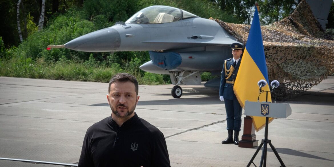 Der ukrainische Präsident Wolodymyr Selenskyj hat Waffenexporte zur Finanzierung der eigenen Rüstungsindustrie angekündigt. (Archivbild)