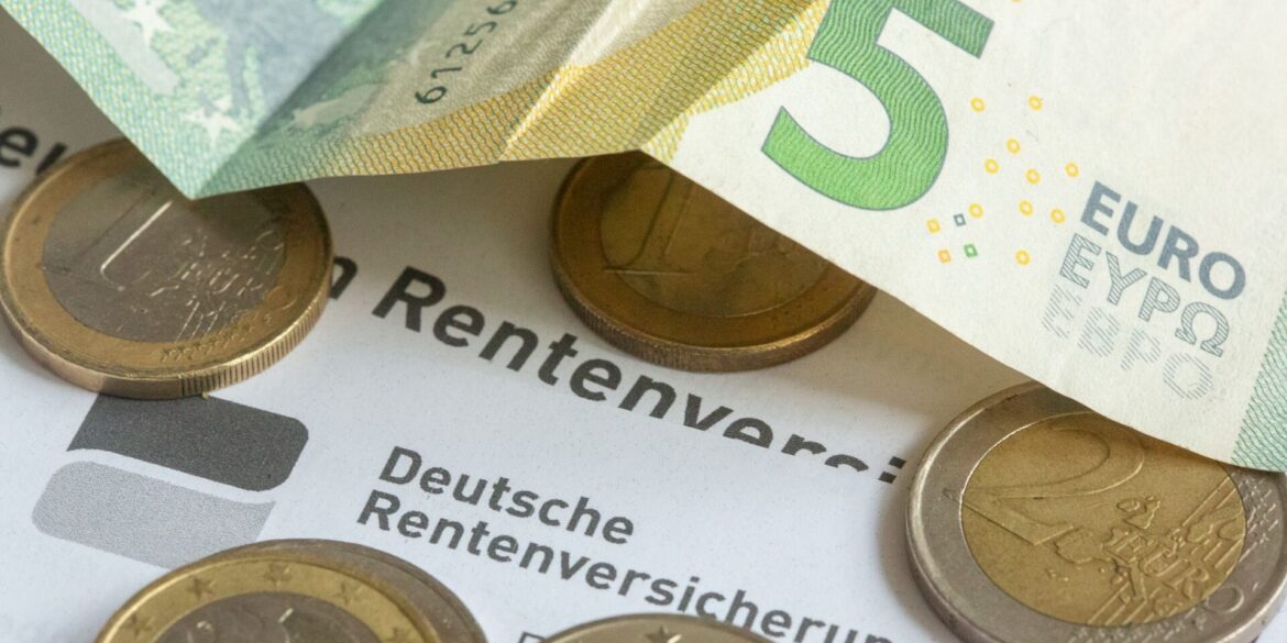 Die Festlegung der Beitragsbemessungsgrenze ist an die Entwicklung von Löhnen und Gehältern gekoppelt. (Symbolbild)