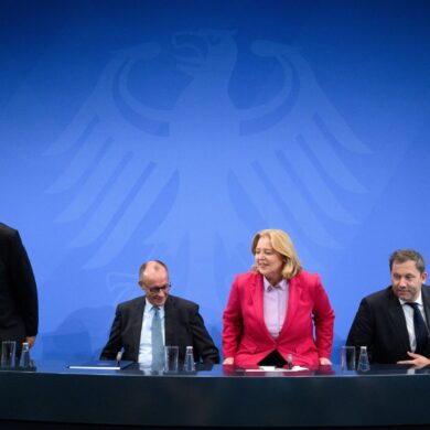 Schwarz-Rot will mit der Stahlindustrie sprechen.