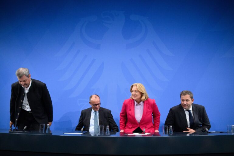 Schwarz-Rot will mit der Stahlindustrie sprechen.