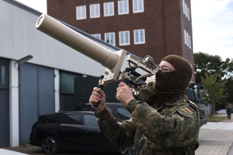 Zuletzt machten illegale Drohnenüberflüge etwa in Skandinavien häufiger Schlagzeilen - der Bund will nun die Rechtslage verschärfen. (Symbolbild)