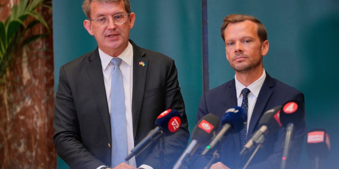 Sprechen von einem «hybriden Angriff»: Dänemarks Verteidigungsminister Troels Lund Poulsen und Justizminister Peter Hummelgaard.