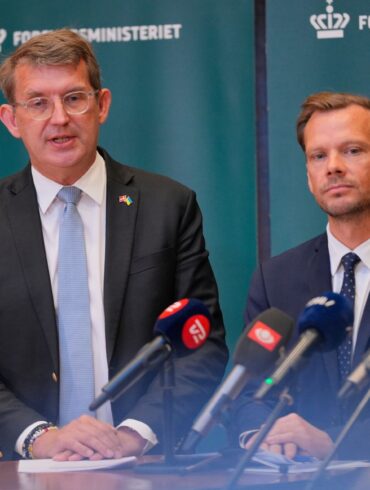 Sprechen von einem «hybriden Angriff»: Dänemarks Verteidigungsminister Troels Lund Poulsen und Justizminister Peter Hummelgaard.