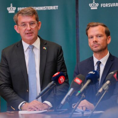 Sprechen von einem «hybriden Angriff»: Dänemarks Verteidigungsminister Troels Lund Poulsen und Justizminister Peter Hummelgaard.