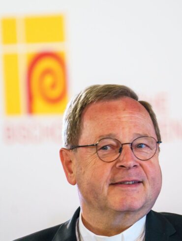 Der Vorsitzende der Deutschen Bischofskonferenz, Georg Bätzing, sieht in jüngsten Äußerungen des Papstes keinen Widerspruch zu den Reformbemühungen der katholischen Kirche in Deutschland.