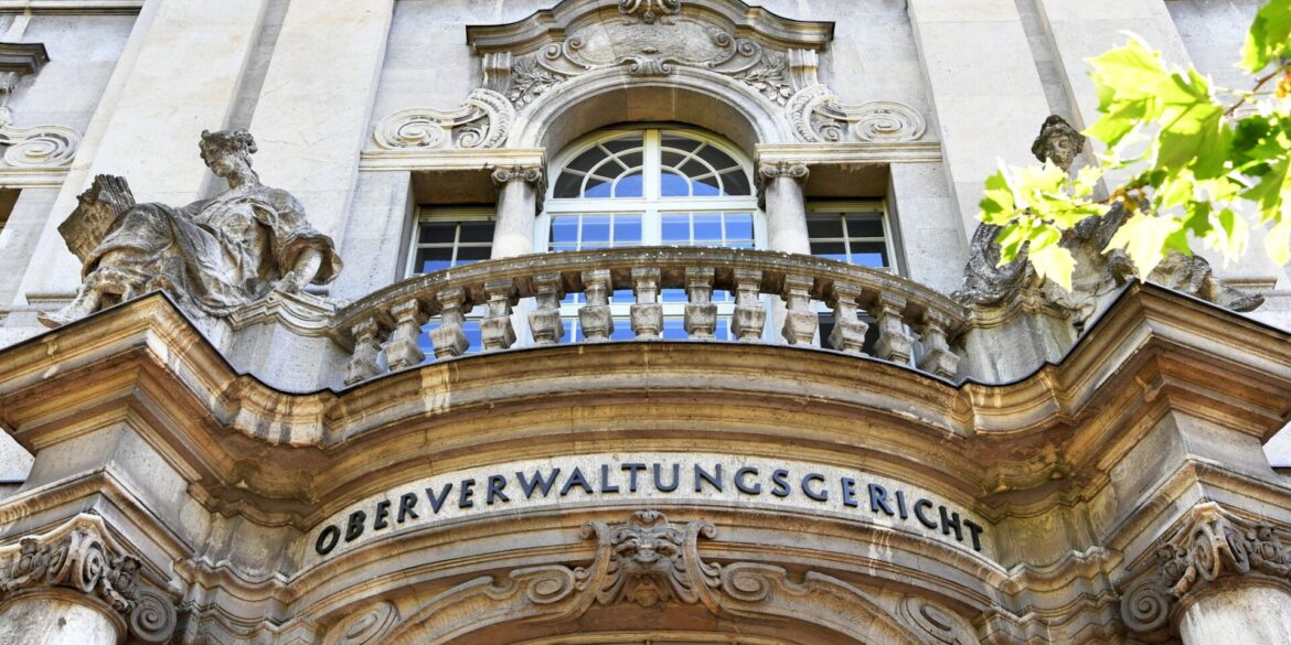 Bei der Berliner Justiz sind Dutzende Verfahren im Streit über die Visavergabe an Afghanen mit Aufnahmezusage eingegangen. (Symbolbild)