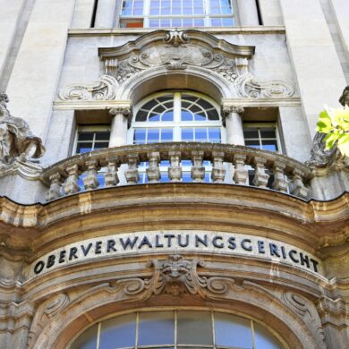 Bei der Berliner Justiz sind Dutzende Verfahren im Streit über die Visavergabe an Afghanen mit Aufnahmezusage eingegangen. (Symbolbild)