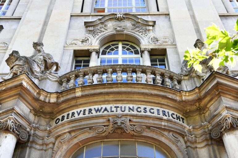 Bei der Berliner Justiz sind Dutzende Verfahren im Streit über die Visavergabe an Afghanen mit Aufnahmezusage eingegangen. (Symbolbild)