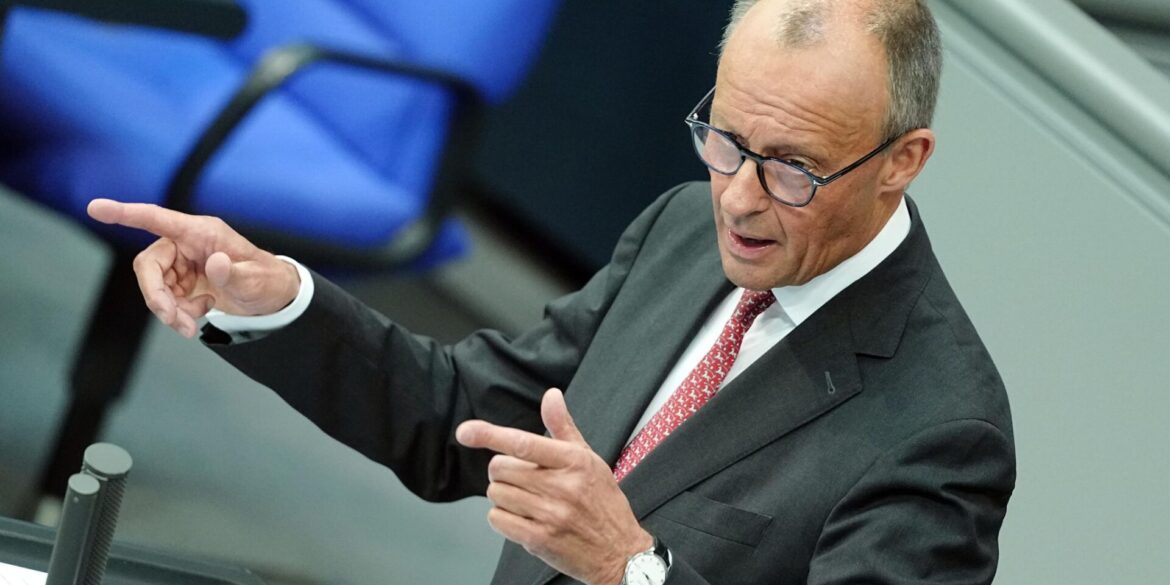 In der Generaldebatte des Bundestags stimmt Merz die Bürger auf den «Herbst der Reformen» ein.