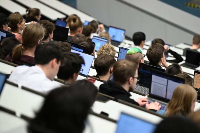 Jeder zehnte Abschluss entfiel auf das Lehramt. (Archivbild)