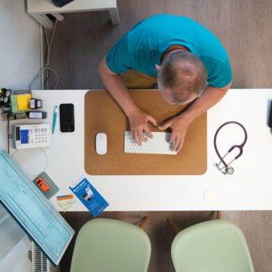 Nicht alle Praxen haben sie, nur ganz wenige Patientinnen und Patienten nutzen sie bisher: die elektronische Patientenakte. (Archivbild)