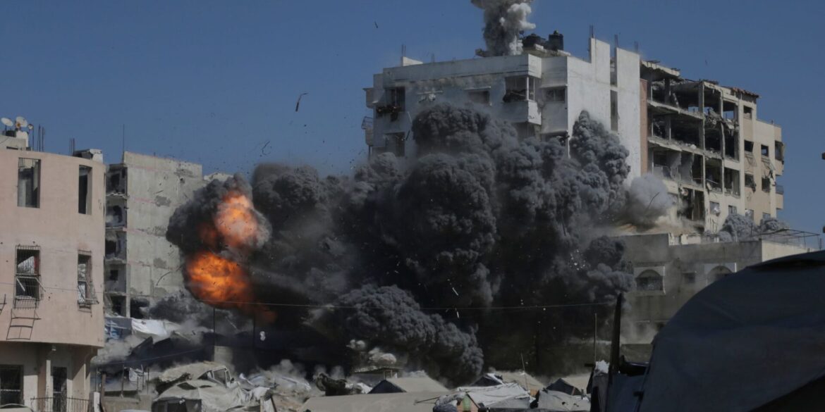 Bei neuen Angriffen des israelischen Militärs im Gazastreifen sind einem Bericht der palästinensischen Nachrichtenagentur Wafa zufolge mindestens zwölf Menschen getötet worden. (Archivfoto)