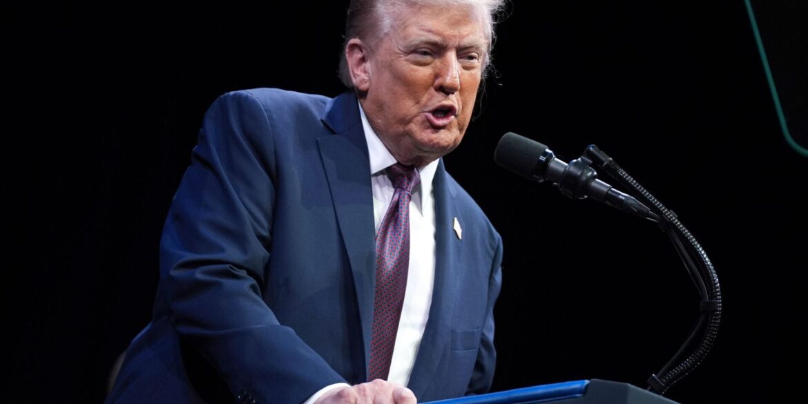 Die Kopie eines angeblichen Geburtstagsgrußes von Trump an Epstein macht Schlagzeilen.