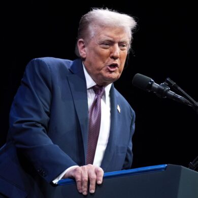 Die Kopie eines angeblichen Geburtstagsgrußes von Trump an Epstein macht Schlagzeilen.