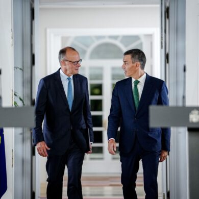 Bundeskanzler Merz betont bei seinem Antrittsbesuch in Madrid, dass Deutschland an der Seite Israels stehe.