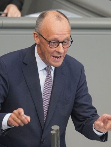 Der Kanzler ist im Verteidigungsmodus in der Generaldebatte.