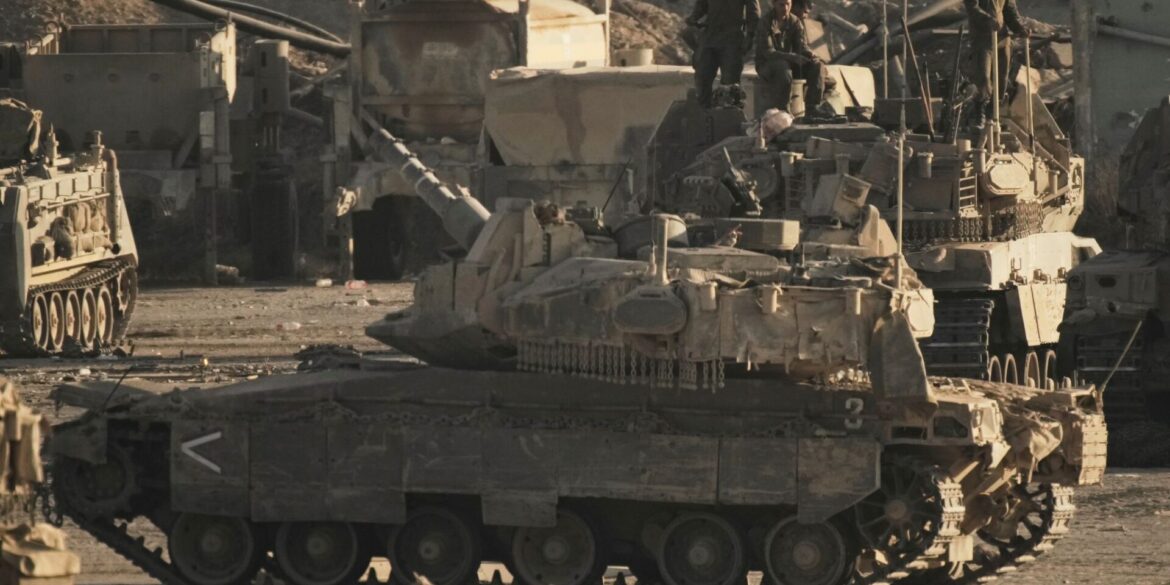 Israelische Panzer an der Grenze zum Gazastreifen.