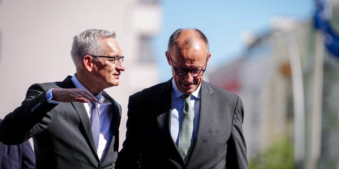 Der bisherige Botschafter in der Ukraine, Martin Jäger, ist neuer Präsident des deutschen Auslandsgeheimdienstes BND. Kanzler Friedrich Merz (CDU) schreibt ihm klare Ziele ins Auftragsbuch.