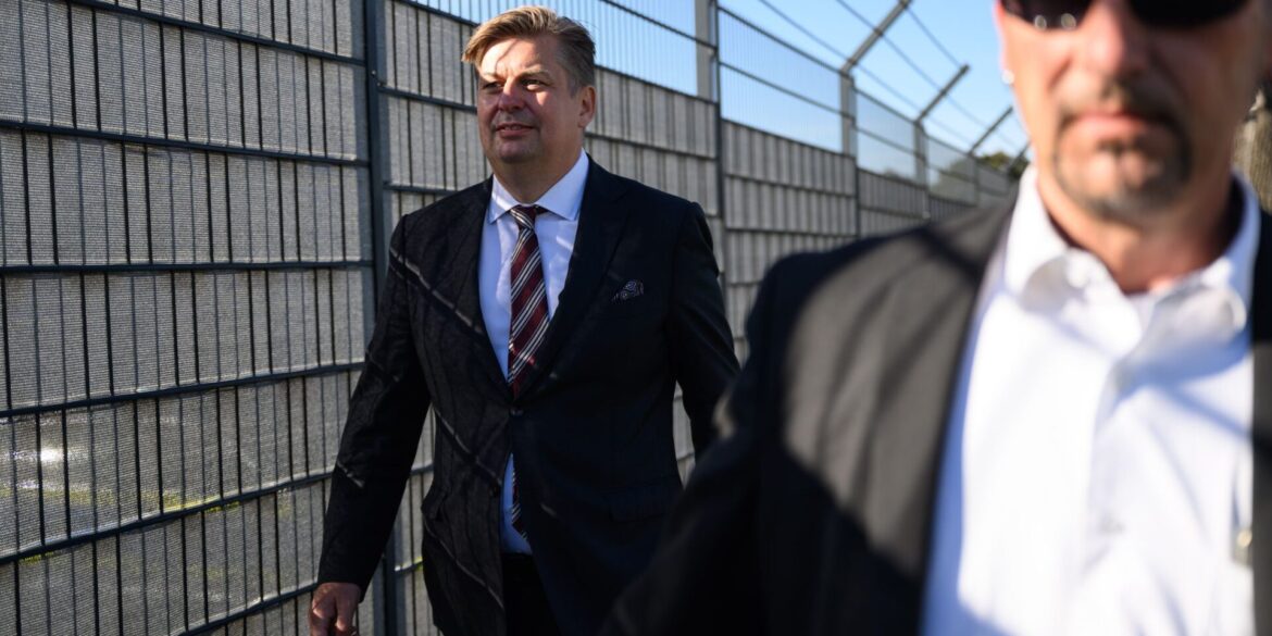 Der Bundestagsabgeordnete Maximilian Krah (AfD) sagt im Prozess gegen seinen ehemaligen Mitarbeiter als Zeuge aus.