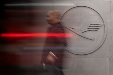 Der Lufthansa-Konzern will in seinen Verwaltungen 4000 Jobs streichen.