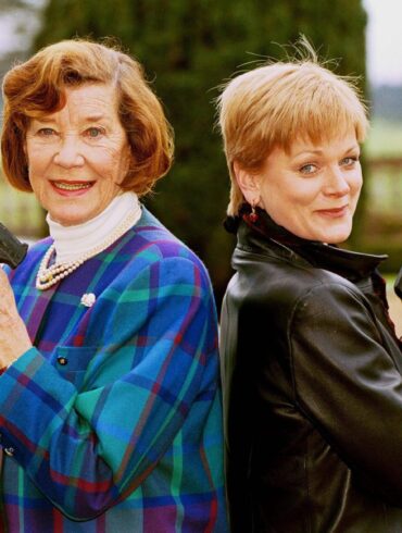 Lois Maxwell (l) und Samantha Bond haben beide «Miss Moneypenny» gespielt. (Archivbild)