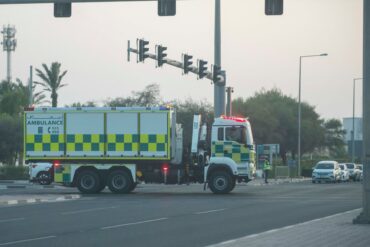 Ein Krankenwagen in der Nähe des israelischen Angriffsorts in Doha.