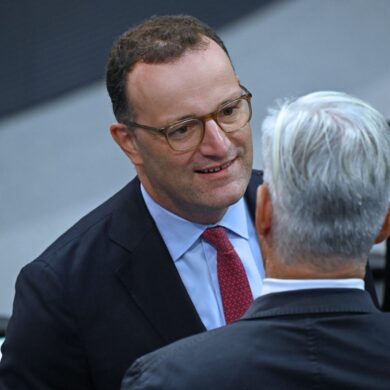 Unionsfraktionschef Spahn hat eine Debatte über die Vermögensverteilung angestoßen.
