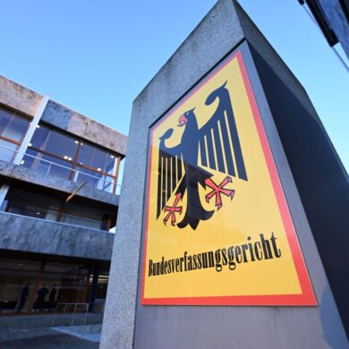 Die 16 Richter und Richterinnen des Bundesverfassungsgerichts werden jeweils zur Hälfte vom Bundestag und vom Bundesrat gewählt. (Symbolbild)