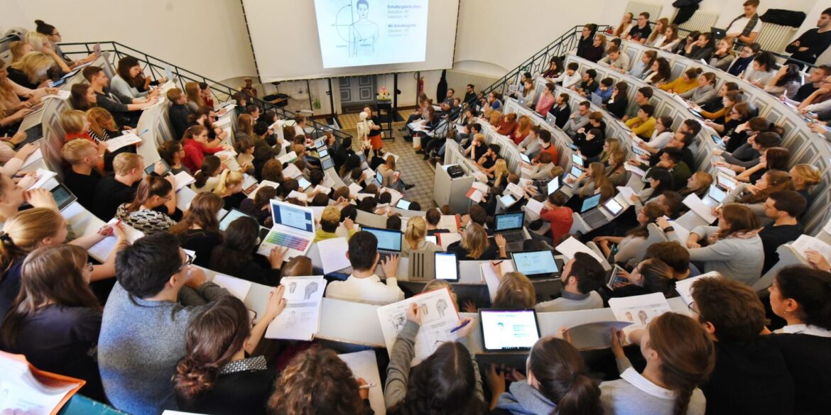 Rund 17 Prozent aller 2,87 Millionen Studierenden in Deutschland kommen laut Statistischem Bundesamt aus dem Ausland. (Archivbild)