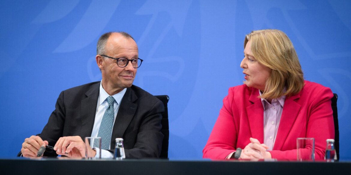 Kanzler Friedrich Merz will mit Sozialministerin Bärbel Bas Sozialreformen angehen.