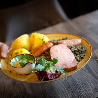 Ob die Gastronomen Steuererleichterungen weitergeben, ist fraglich. (Archivbild)