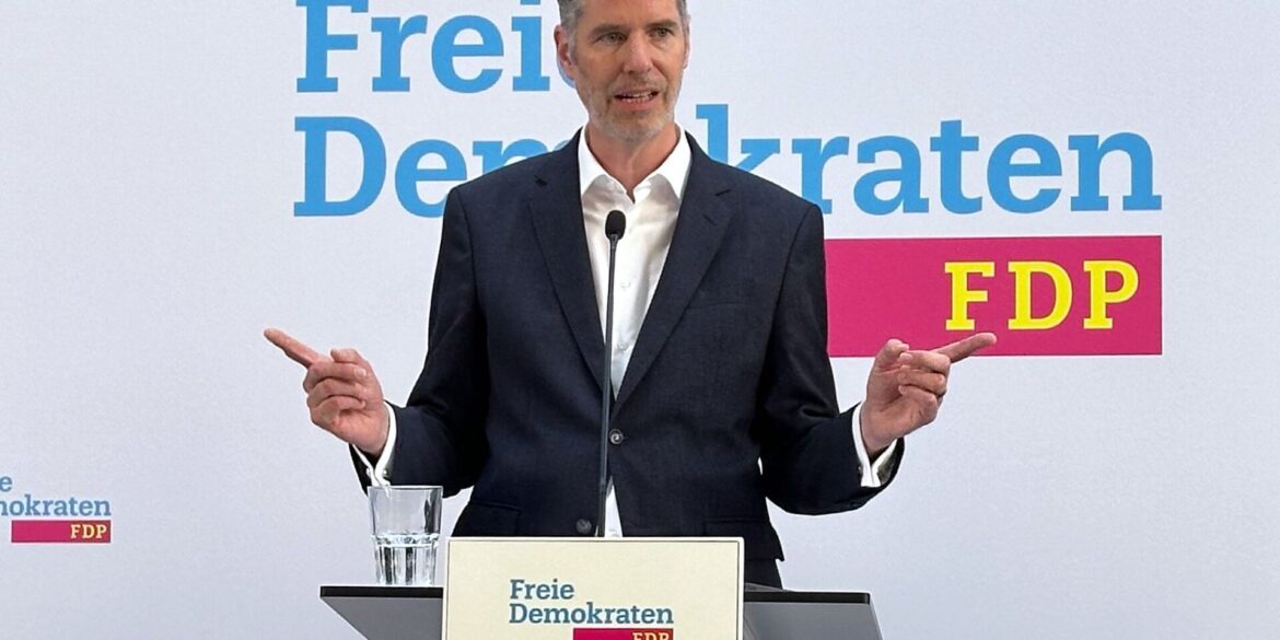 FDP-Chef Dürr: Man sollte auch weniger Urlaub nehmen dürfen. (Archivbild)